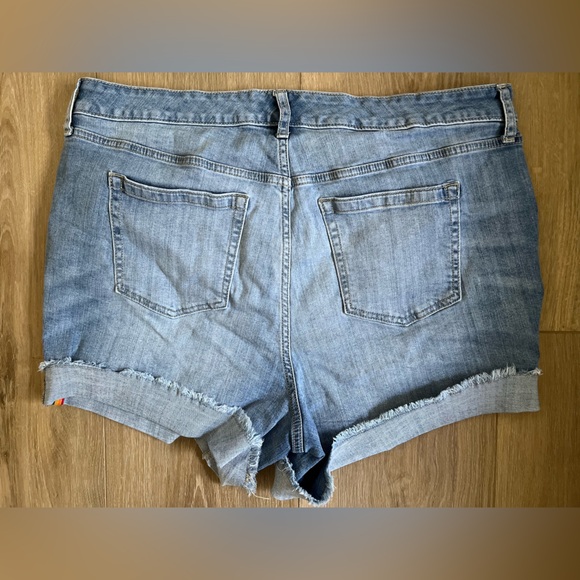 TORRID Rainbow Pride Exposed Button Fly Cuffed Shorts EUC - Picture 4 of 11